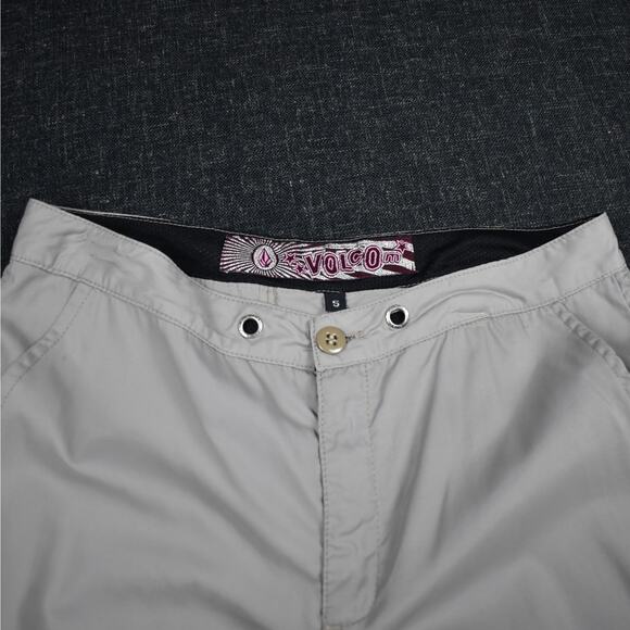 Y2K vintage Volcom light khaki skater low rise cargo capri pants Junior's size 5 - Picture 2 of 9